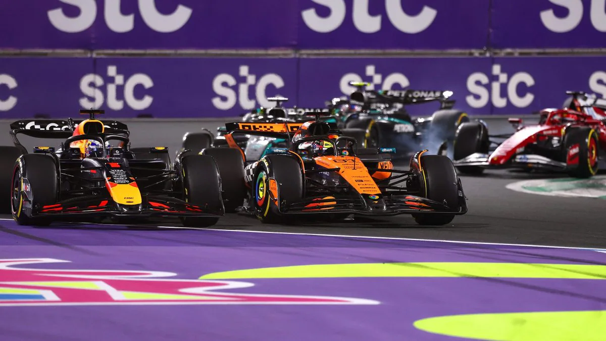 Oscar Piastri vince a Jeddah, non si lascia scappare l’occasione, podio per Charles Leclerc
