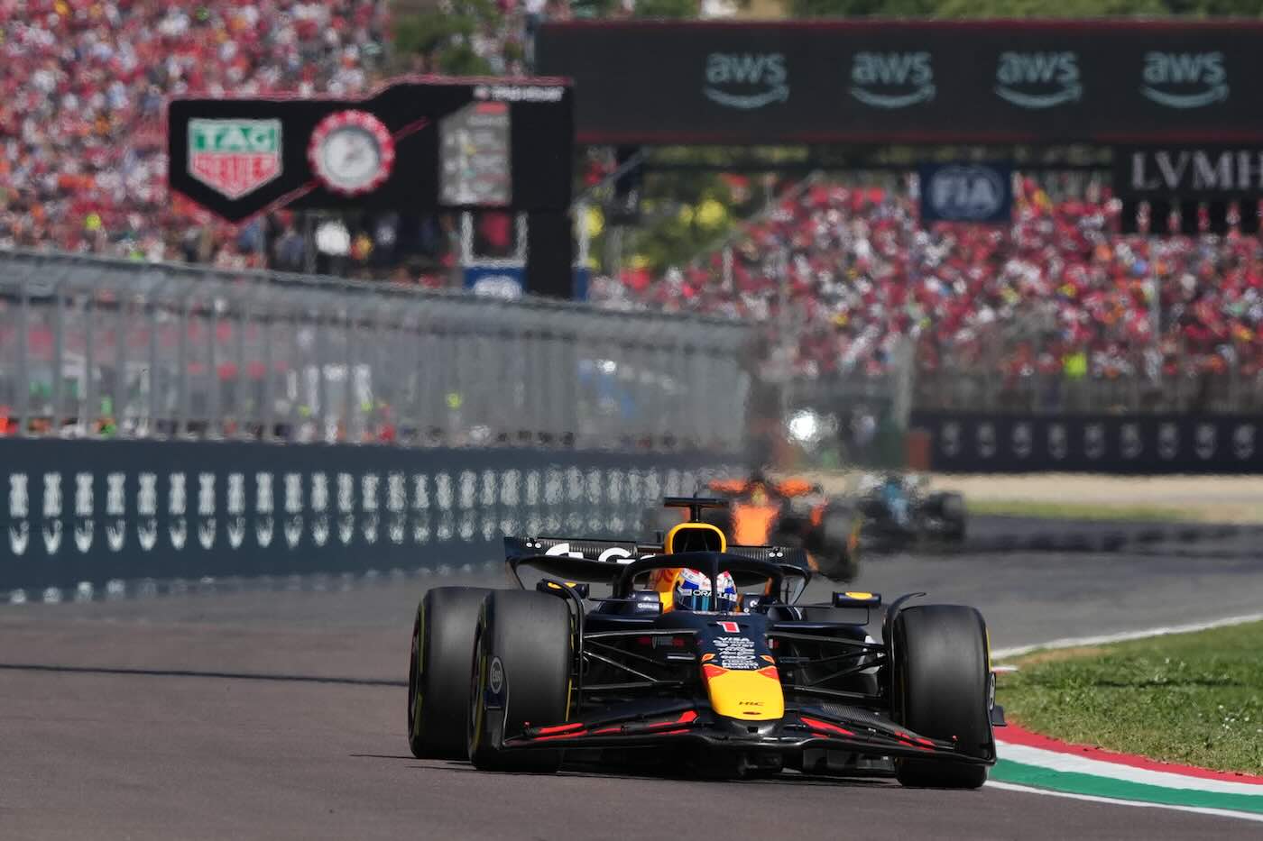 🏁 Gran Premio di Imola: Verstappen trionfa, McLaren incalza, Ferrari in crescita